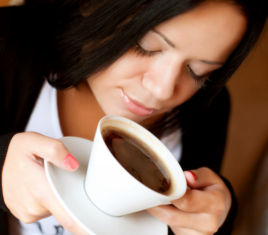 woman_uong cafe